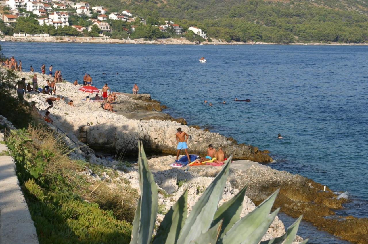 Family Friendly Apartments With A Swimming Pool Businci, Ciovo - 11232 Trogir Exteriör bild