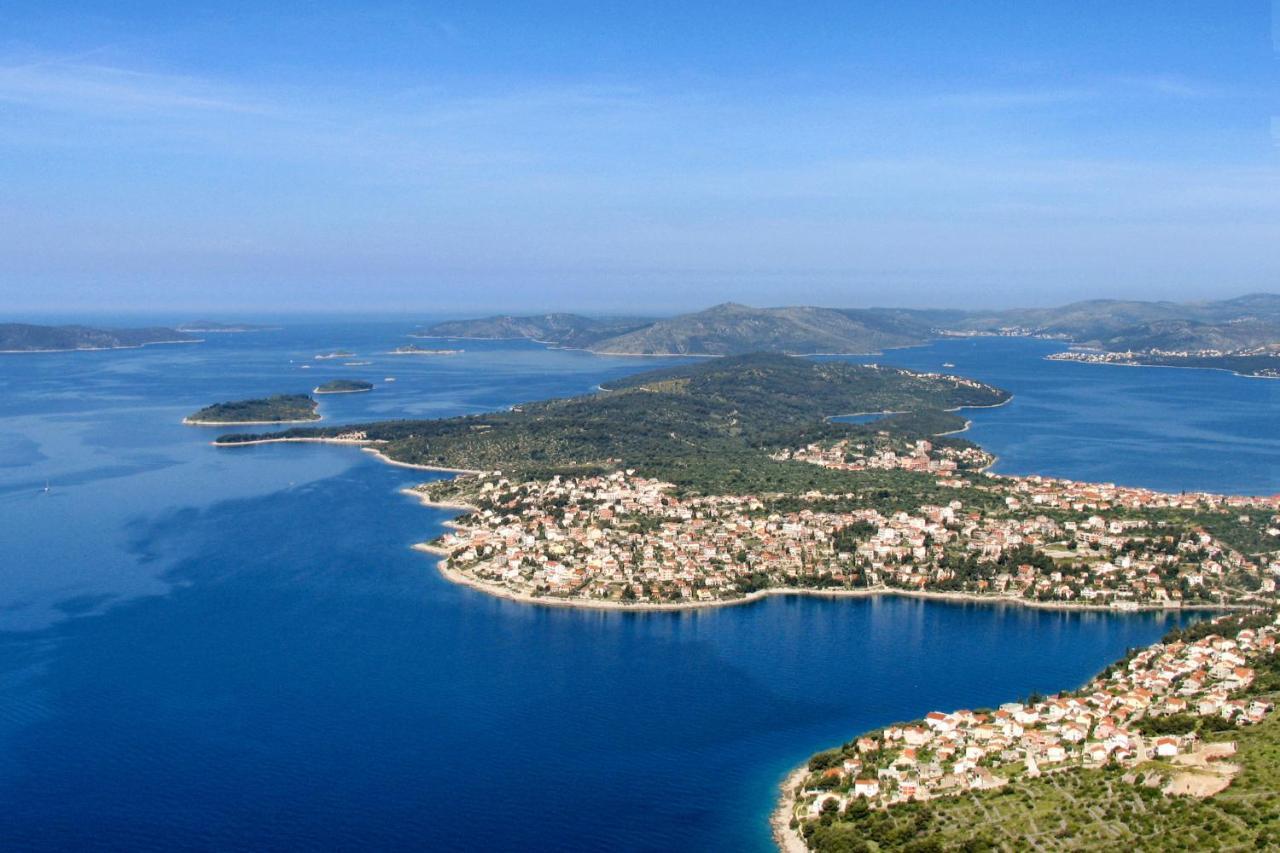 Family Friendly Apartments With A Swimming Pool Businci, Ciovo - 11232 Trogir Exteriör bild