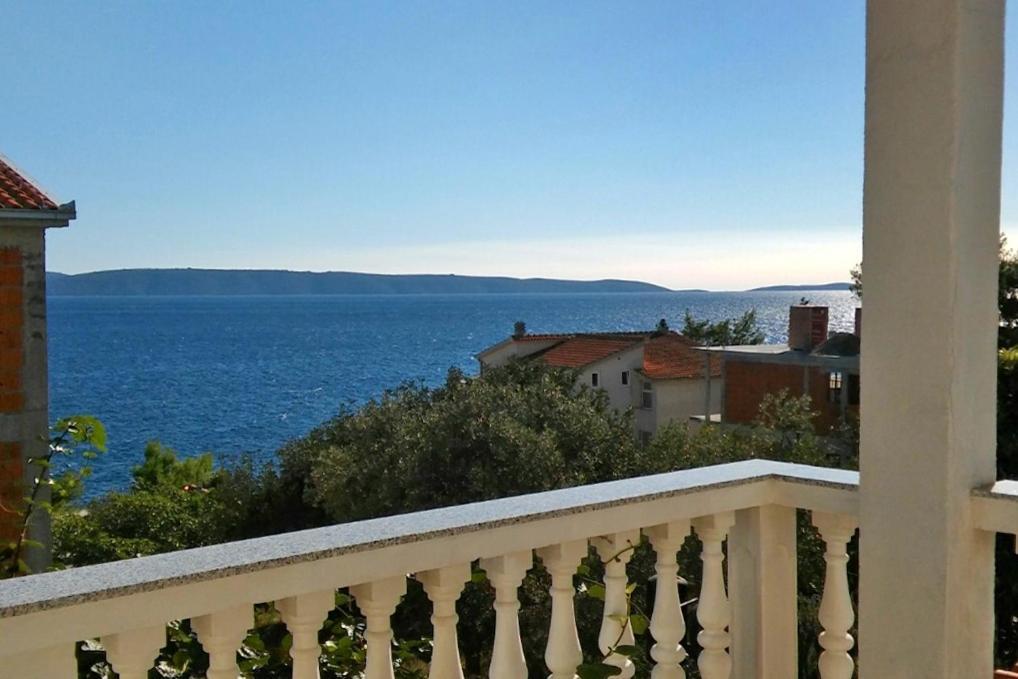 Family Friendly Apartments With A Swimming Pool Businci, Ciovo - 11232 Trogir Exteriör bild