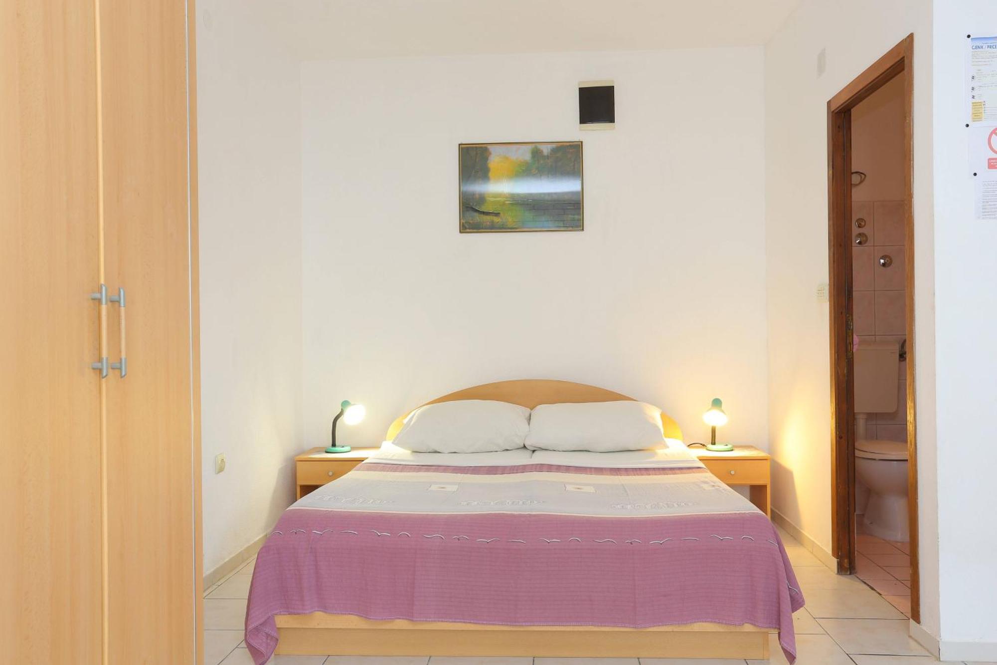 Family Friendly Apartments With A Swimming Pool Businci, Ciovo - 11232 Trogir Rum bild