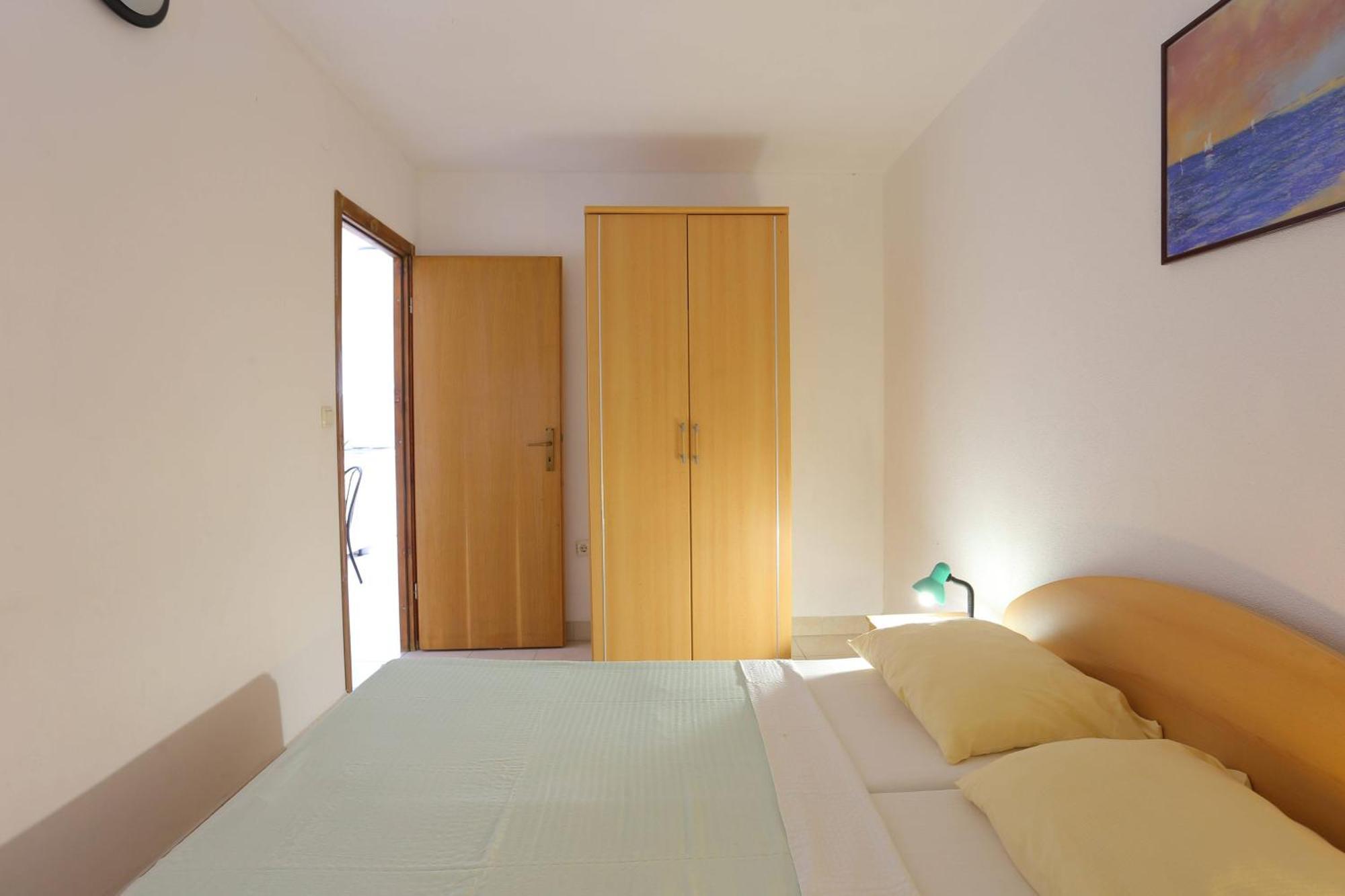 Family Friendly Apartments With A Swimming Pool Businci, Ciovo - 11232 Trogir Rum bild