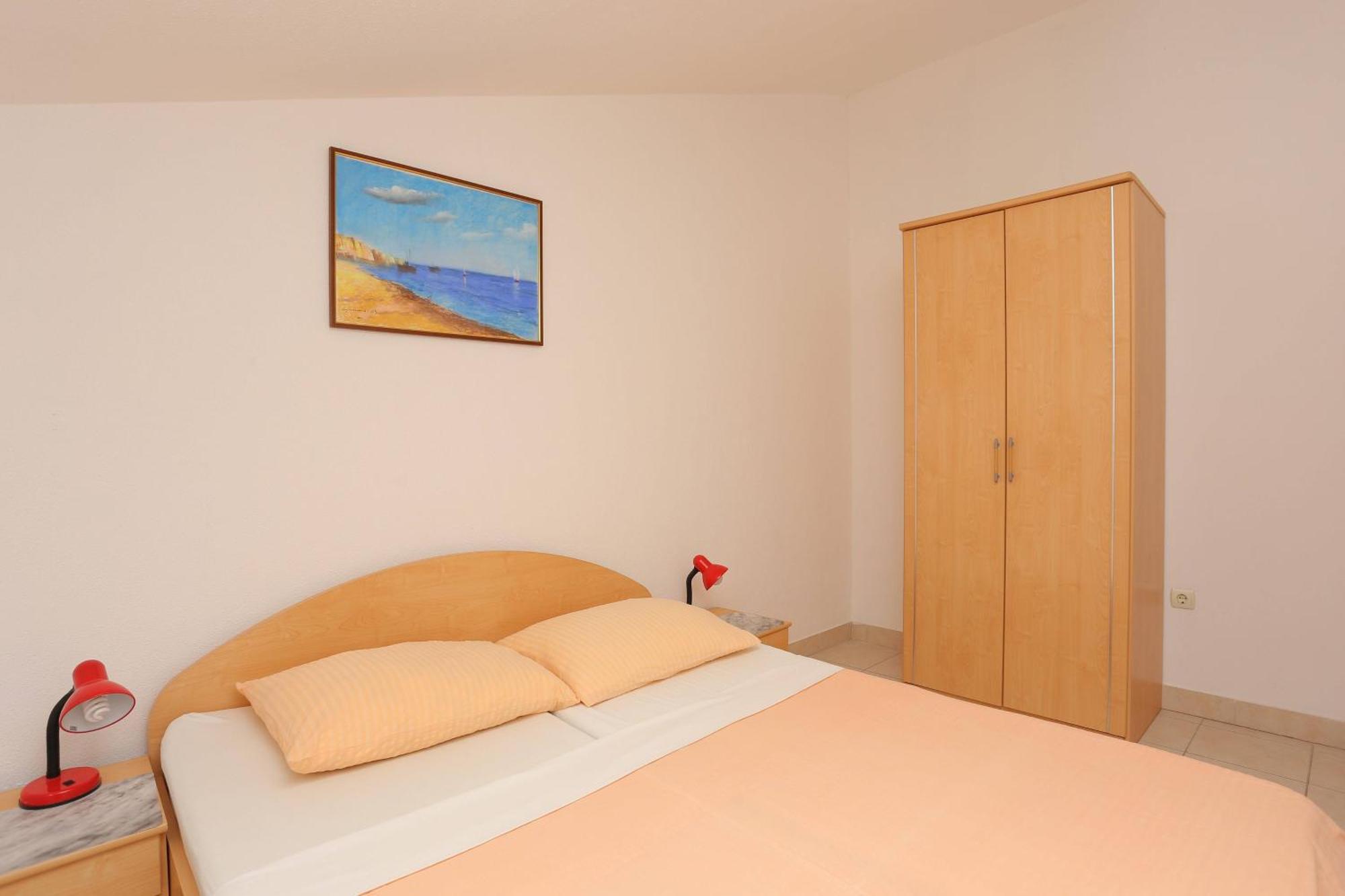 Family Friendly Apartments With A Swimming Pool Businci, Ciovo - 11232 Trogir Rum bild