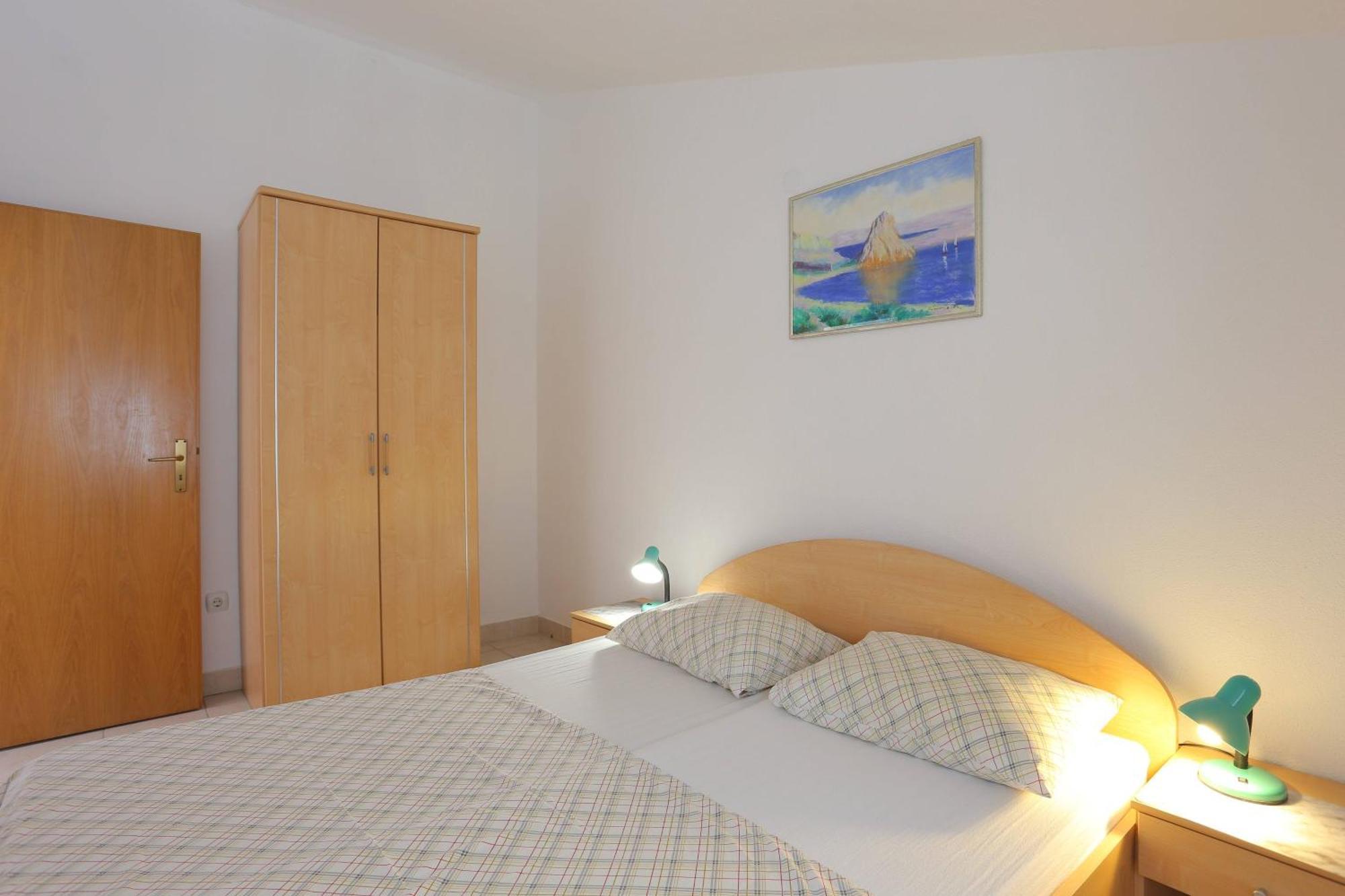 Family Friendly Apartments With A Swimming Pool Businci, Ciovo - 11232 Trogir Rum bild