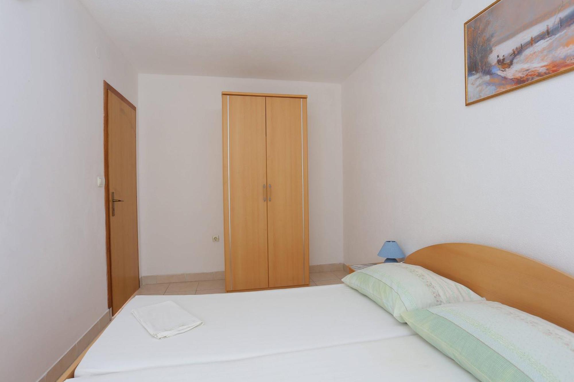 Family Friendly Apartments With A Swimming Pool Businci, Ciovo - 11232 Trogir Rum bild