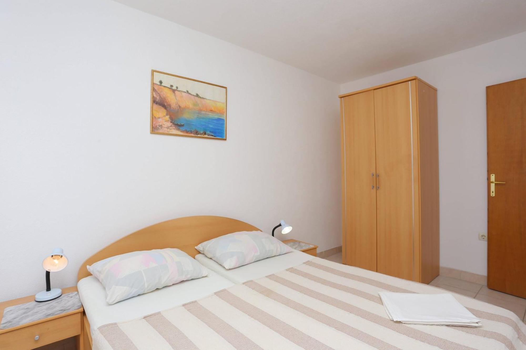 Family Friendly Apartments With A Swimming Pool Businci, Ciovo - 11232 Trogir Rum bild