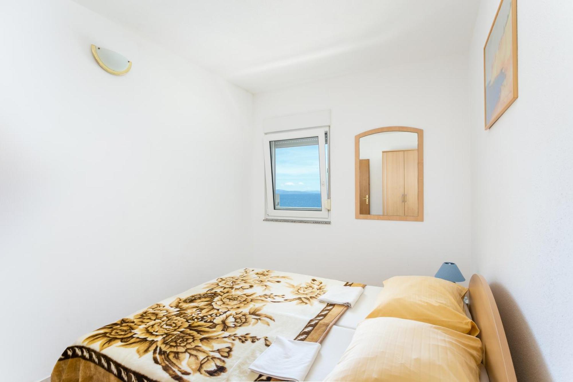 Family Friendly Apartments With A Swimming Pool Businci, Ciovo - 11232 Trogir Rum bild