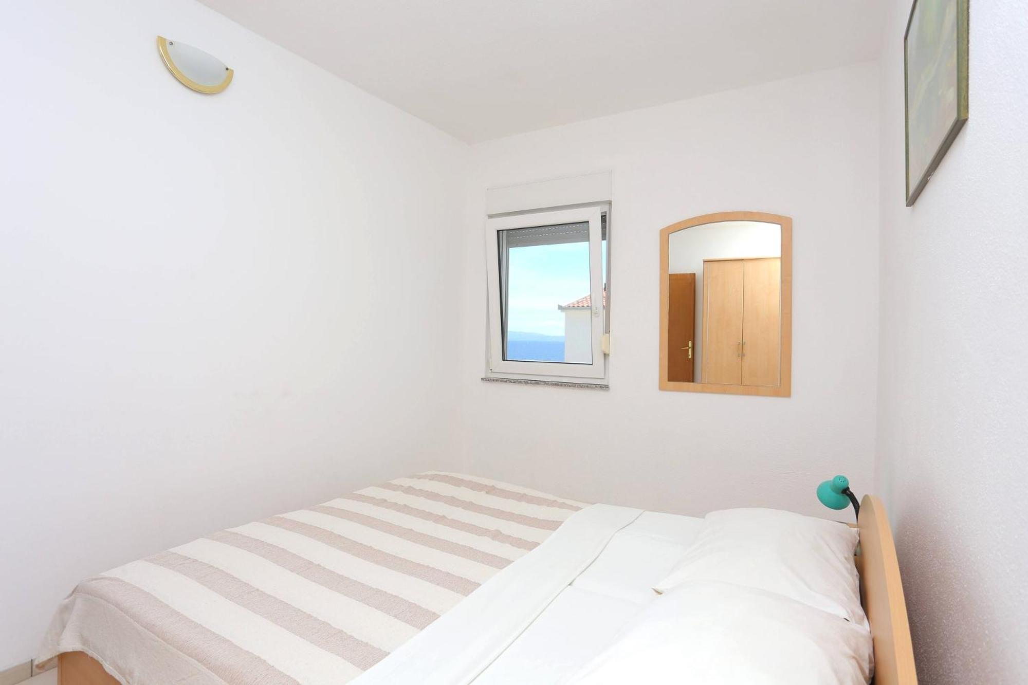 Family Friendly Apartments With A Swimming Pool Businci, Ciovo - 11232 Trogir Rum bild