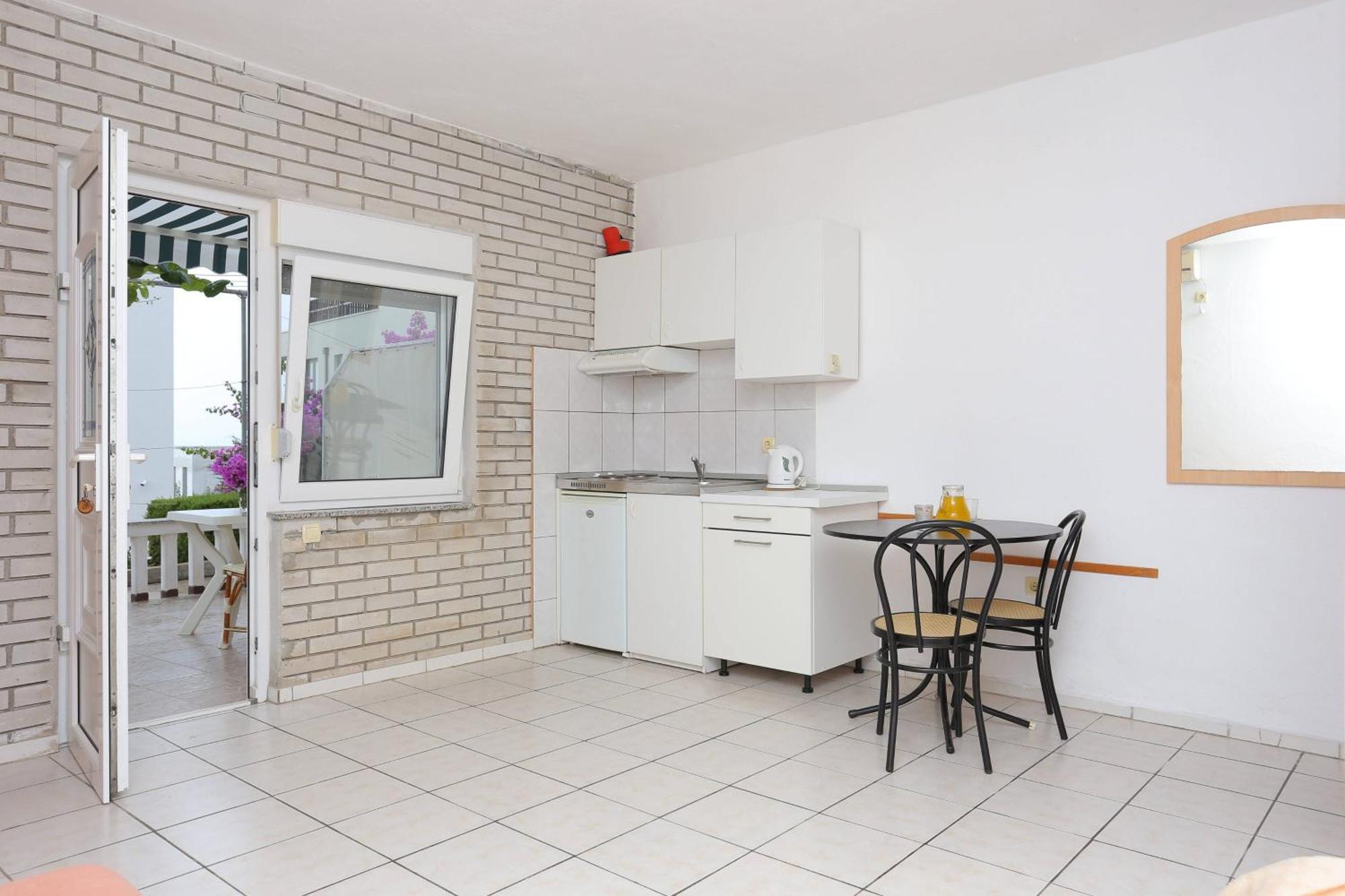 Family Friendly Apartments With A Swimming Pool Businci, Ciovo - 11232 Trogir Exteriör bild