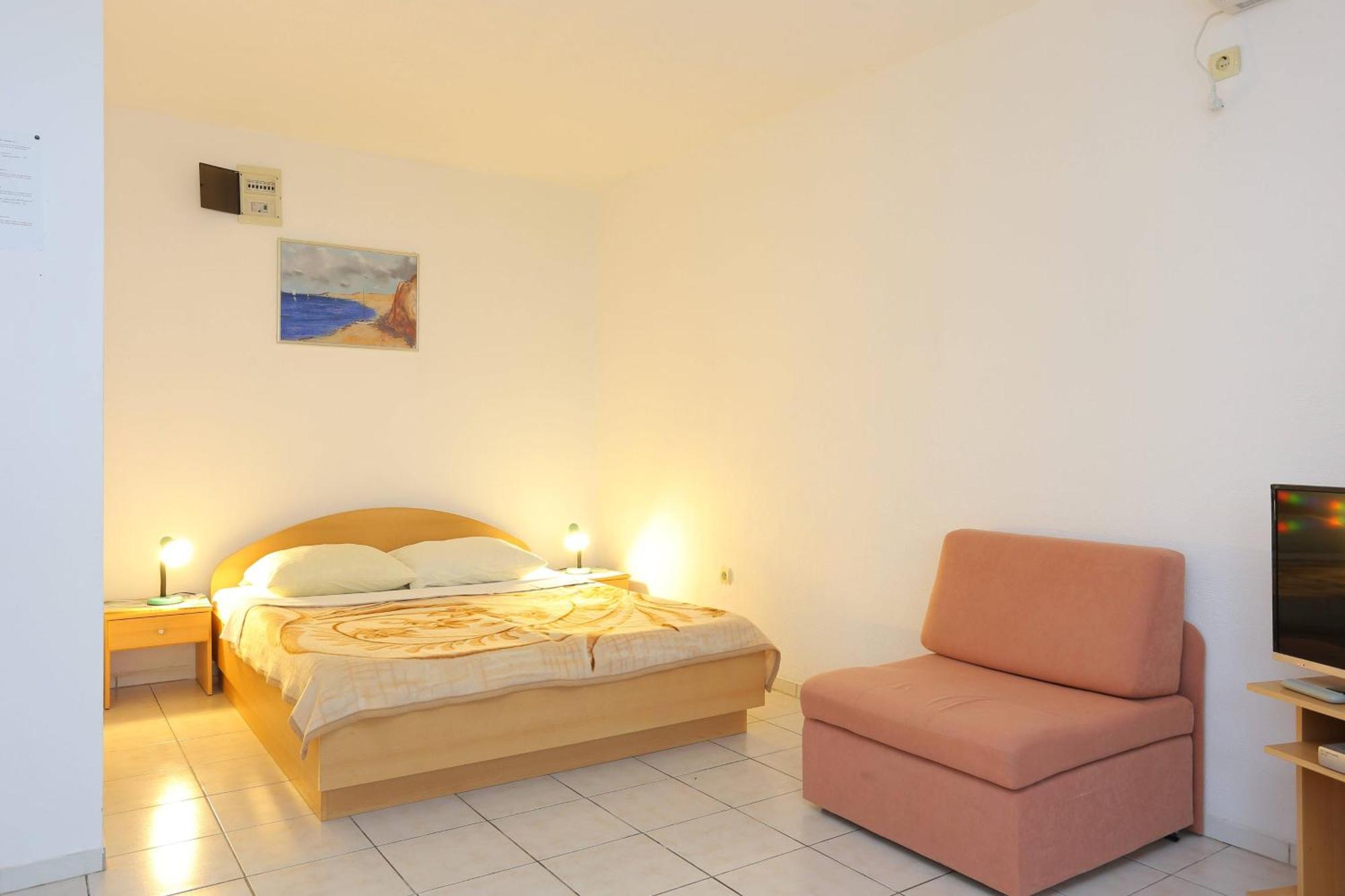 Family Friendly Apartments With A Swimming Pool Businci, Ciovo - 11232 Trogir Exteriör bild