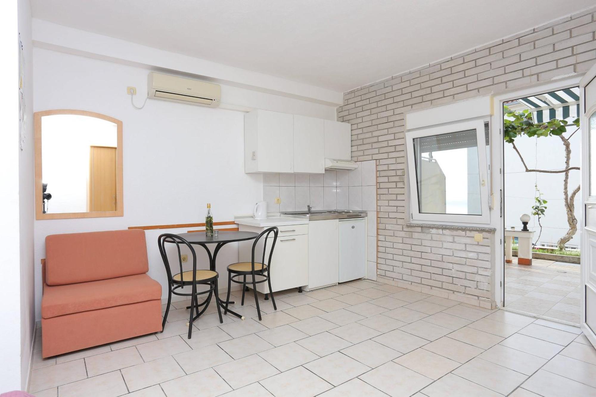 Family Friendly Apartments With A Swimming Pool Businci, Ciovo - 11232 Trogir Exteriör bild