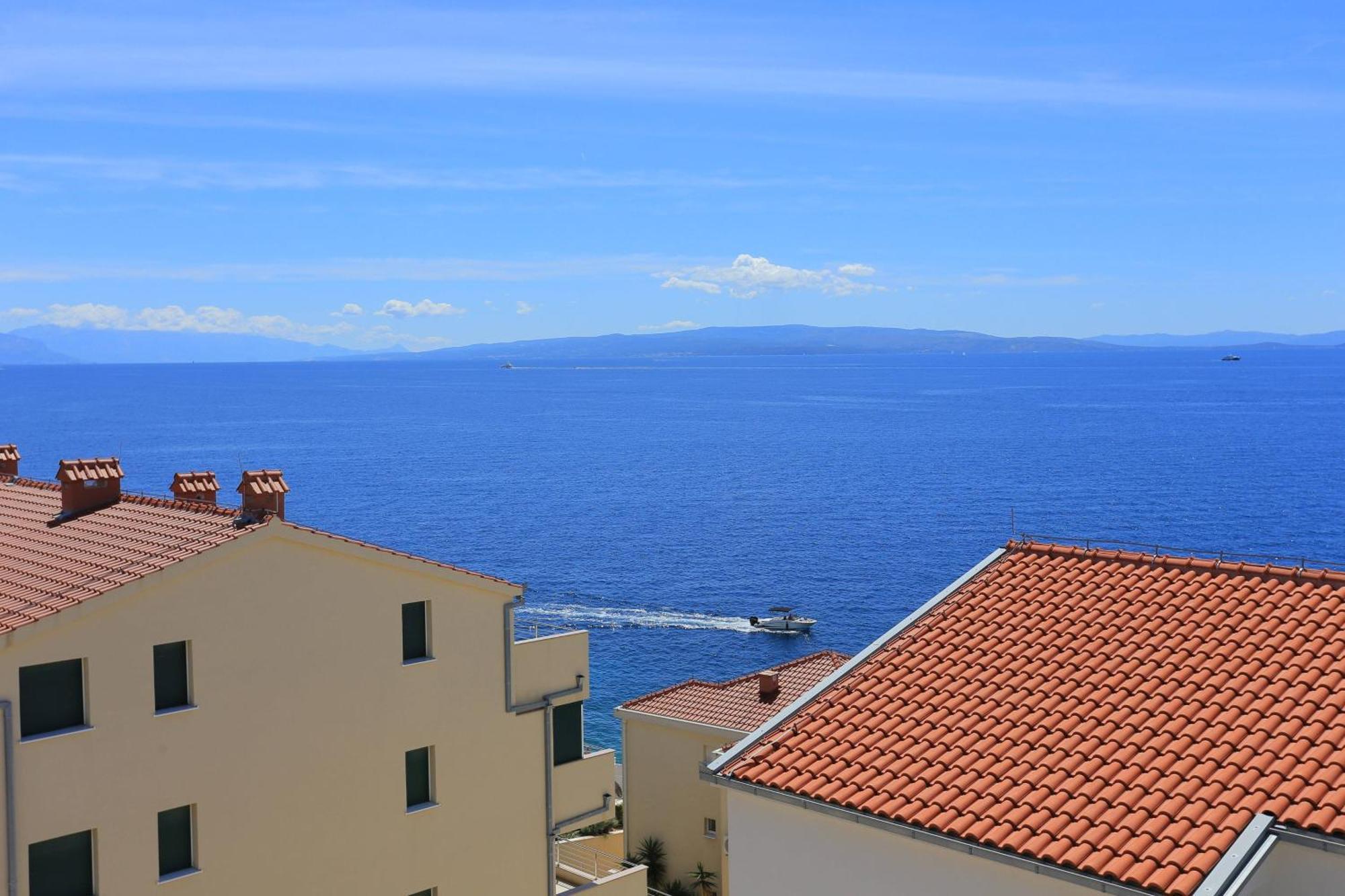 Family Friendly Apartments With A Swimming Pool Businci, Ciovo - 11232 Trogir Exteriör bild