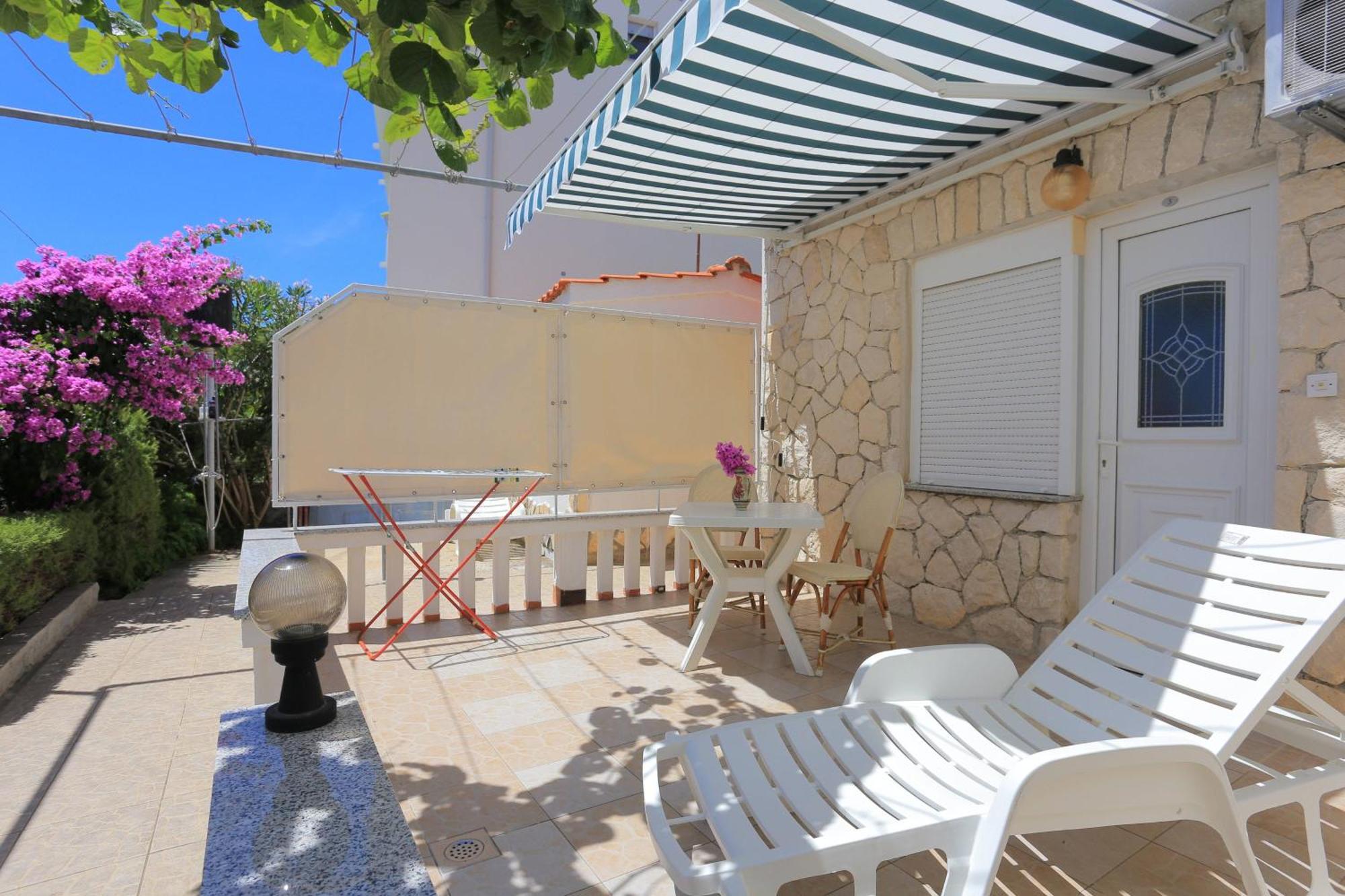 Family Friendly Apartments With A Swimming Pool Businci, Ciovo - 11232 Trogir Exteriör bild