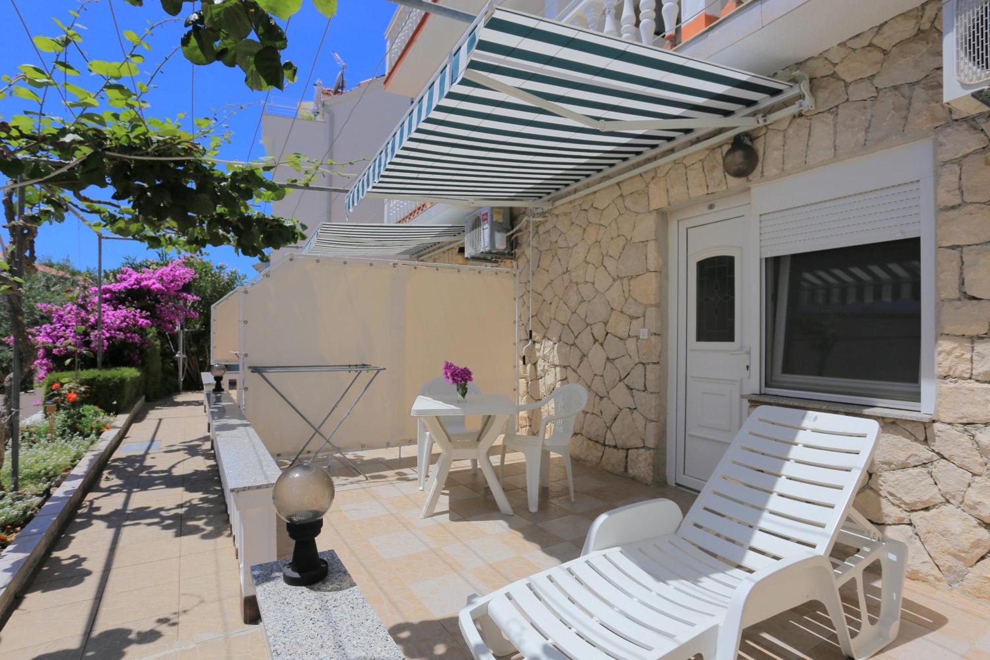 Family Friendly Apartments With A Swimming Pool Businci, Ciovo - 11232 Trogir Exteriör bild