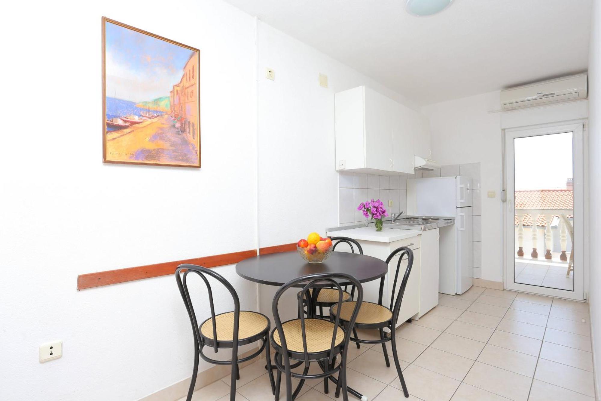 Family Friendly Apartments With A Swimming Pool Businci, Ciovo - 11232 Trogir Exteriör bild