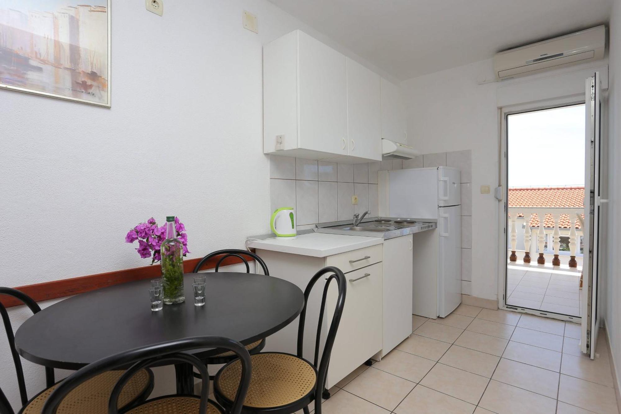 Family Friendly Apartments With A Swimming Pool Businci, Ciovo - 11232 Trogir Exteriör bild