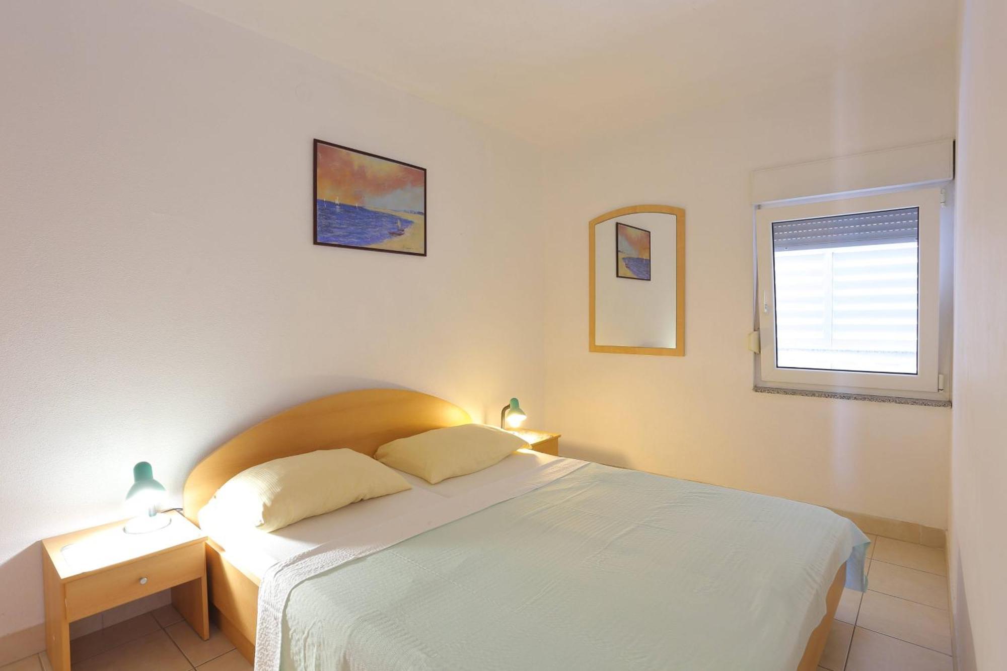 Family Friendly Apartments With A Swimming Pool Businci, Ciovo - 11232 Trogir Exteriör bild