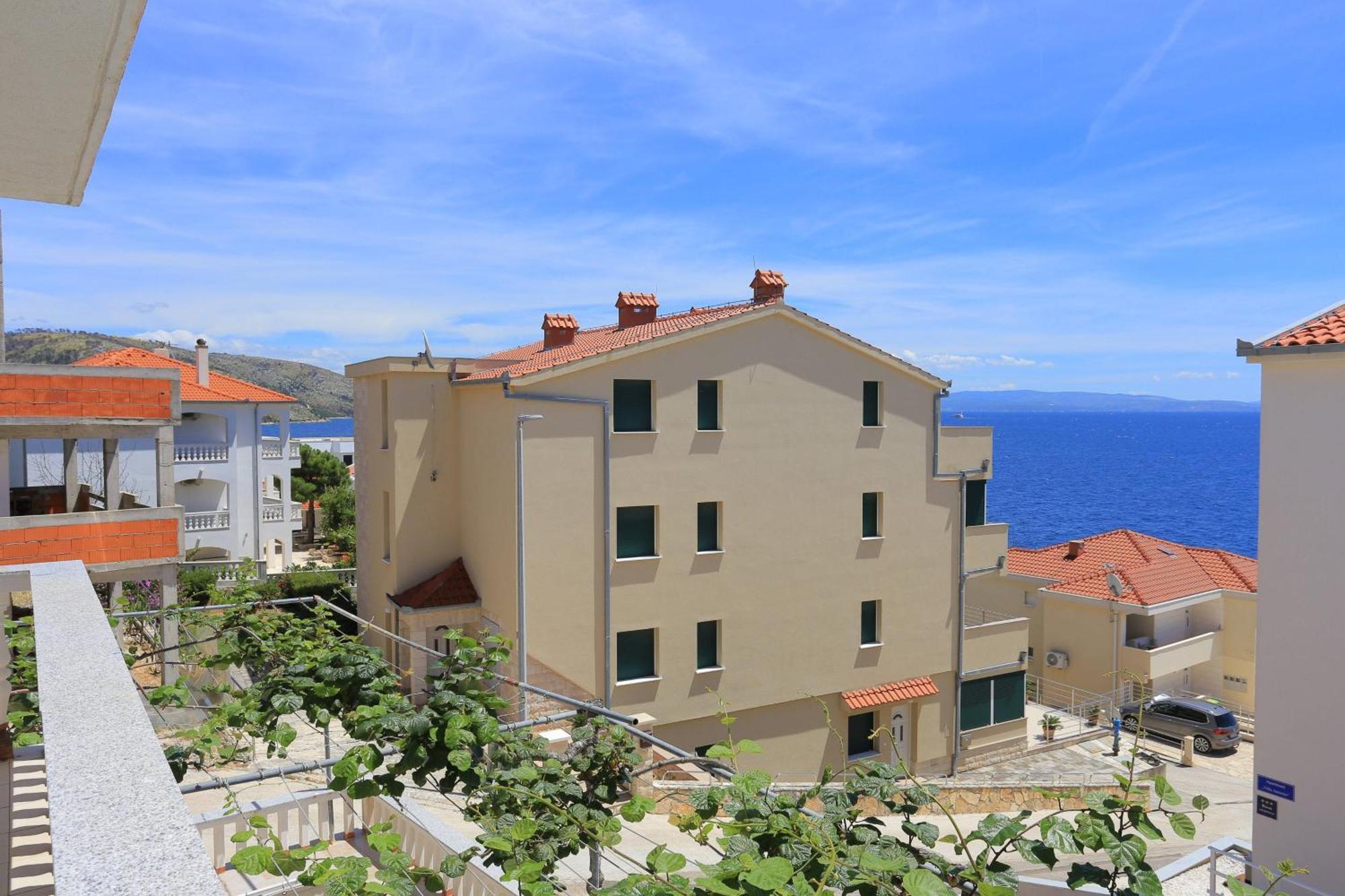 Family Friendly Apartments With A Swimming Pool Businci, Ciovo - 11232 Trogir Exteriör bild