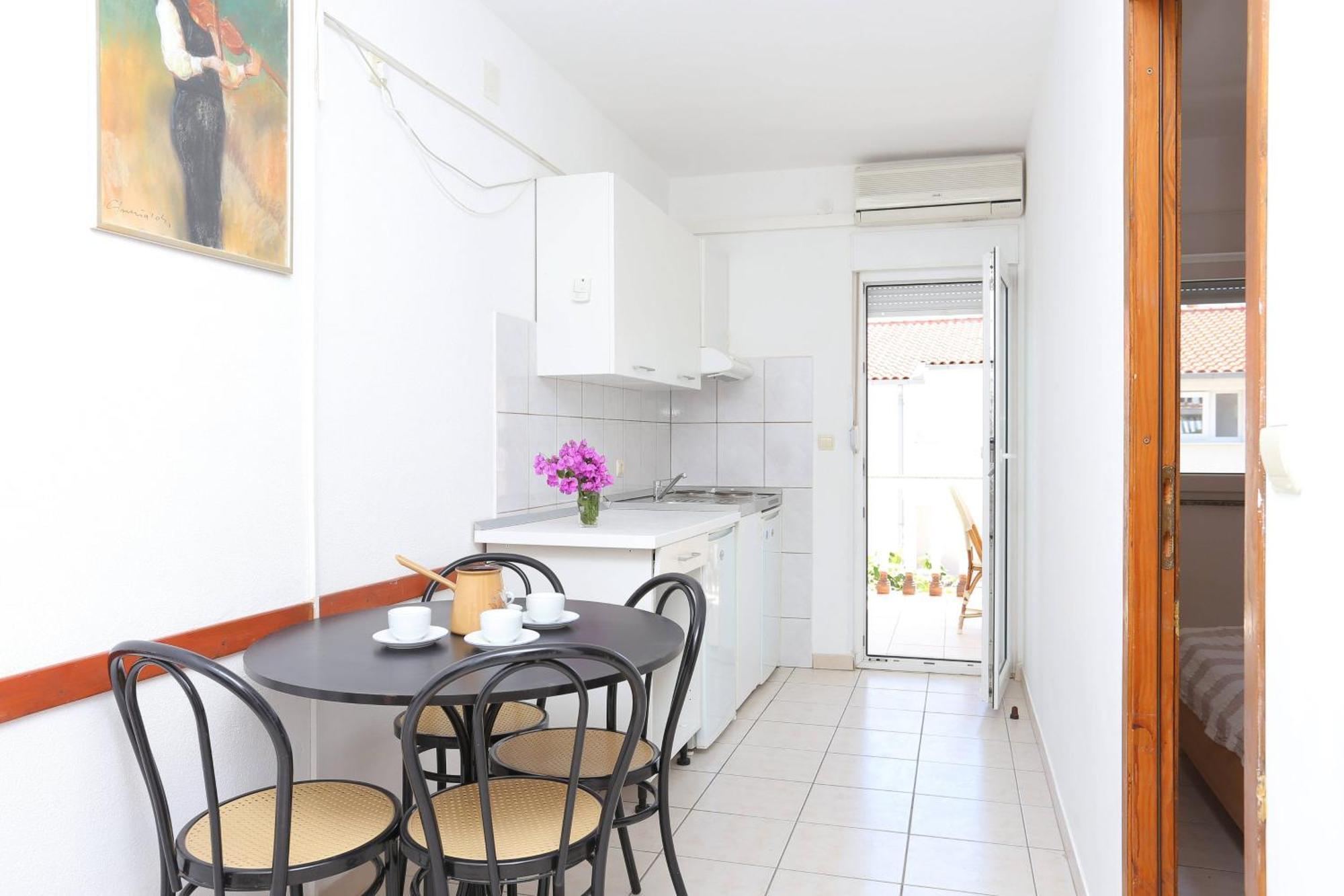 Family Friendly Apartments With A Swimming Pool Businci, Ciovo - 11232 Trogir Exteriör bild