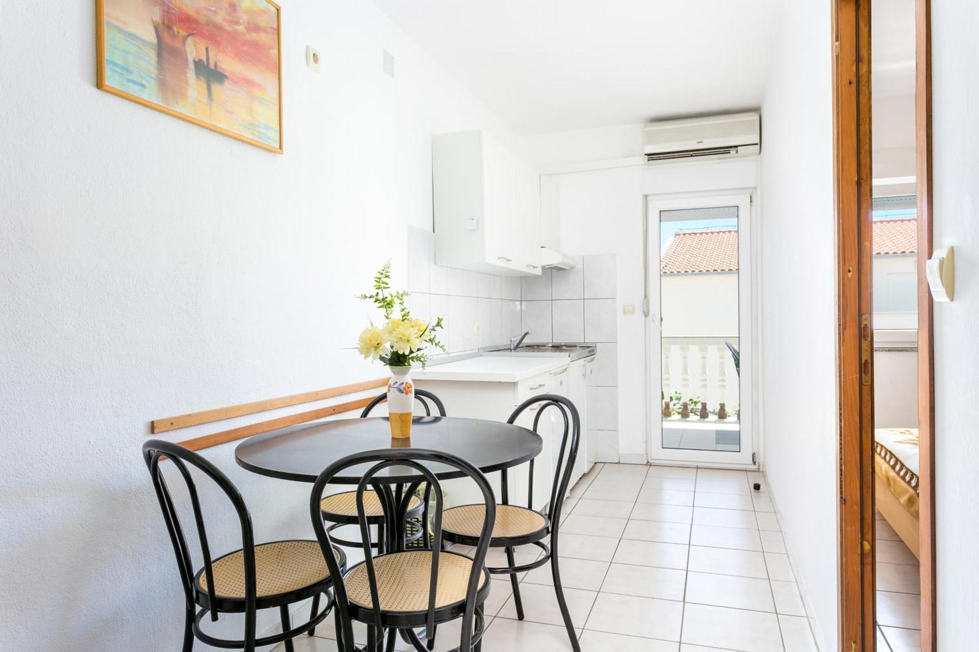 Family Friendly Apartments With A Swimming Pool Businci, Ciovo - 11232 Trogir Exteriör bild
