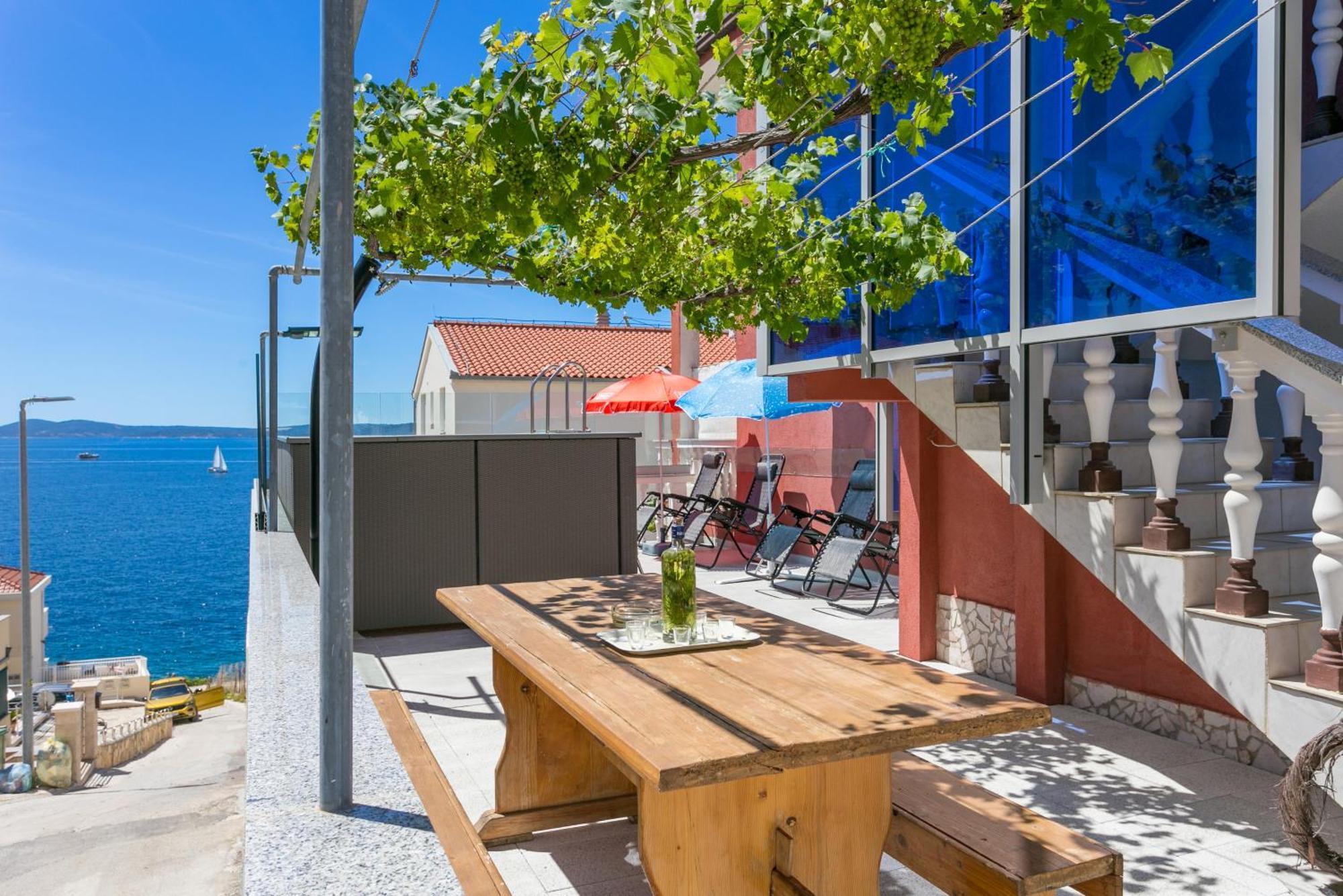Family Friendly Apartments With A Swimming Pool Businci, Ciovo - 11232 Trogir Exteriör bild