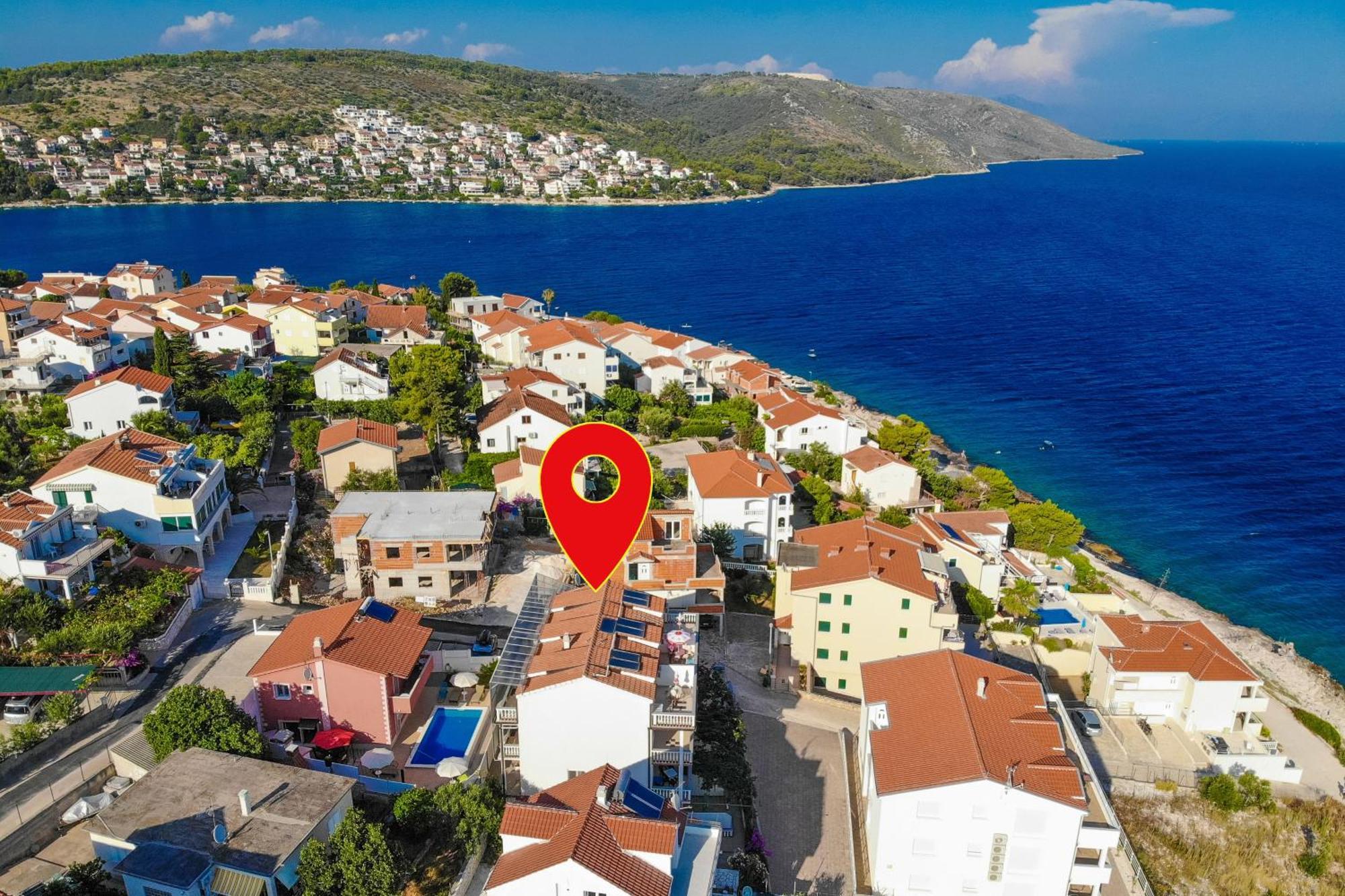 Family Friendly Apartments With A Swimming Pool Businci, Ciovo - 11232 Trogir Exteriör bild